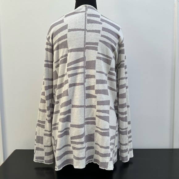 REVERSIBLE KNIT ASYMMETRICAL CARDIGAN GRAY IVORY ABSTRACT PRINT NWT - Picture 4 of 6